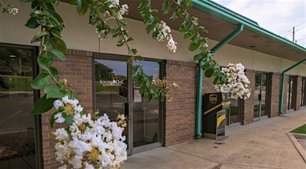 exterior of south oak title and closing birmingham providing title search and closing services