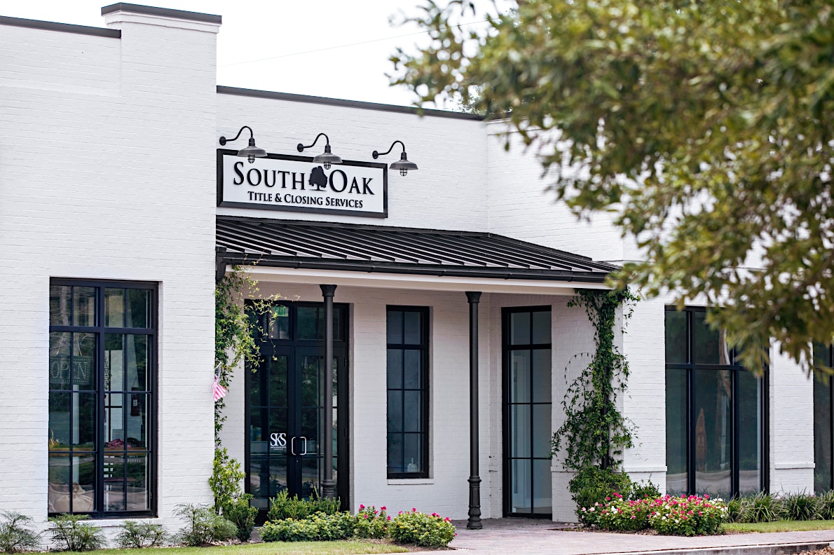 exterior of south oak title and closing in gulf shores alabama